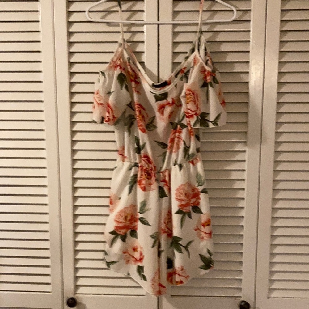 Short Flowery Romper. So cute! Sz M